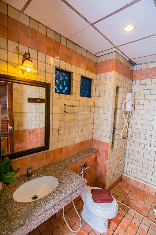 Sutus Court 2 Hotel Патая Екстериор снимка