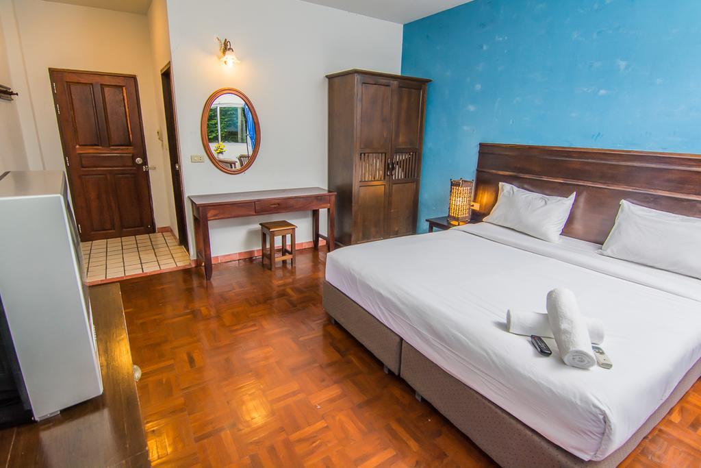 Sutus Court 2 Hotel Патая Екстериор снимка