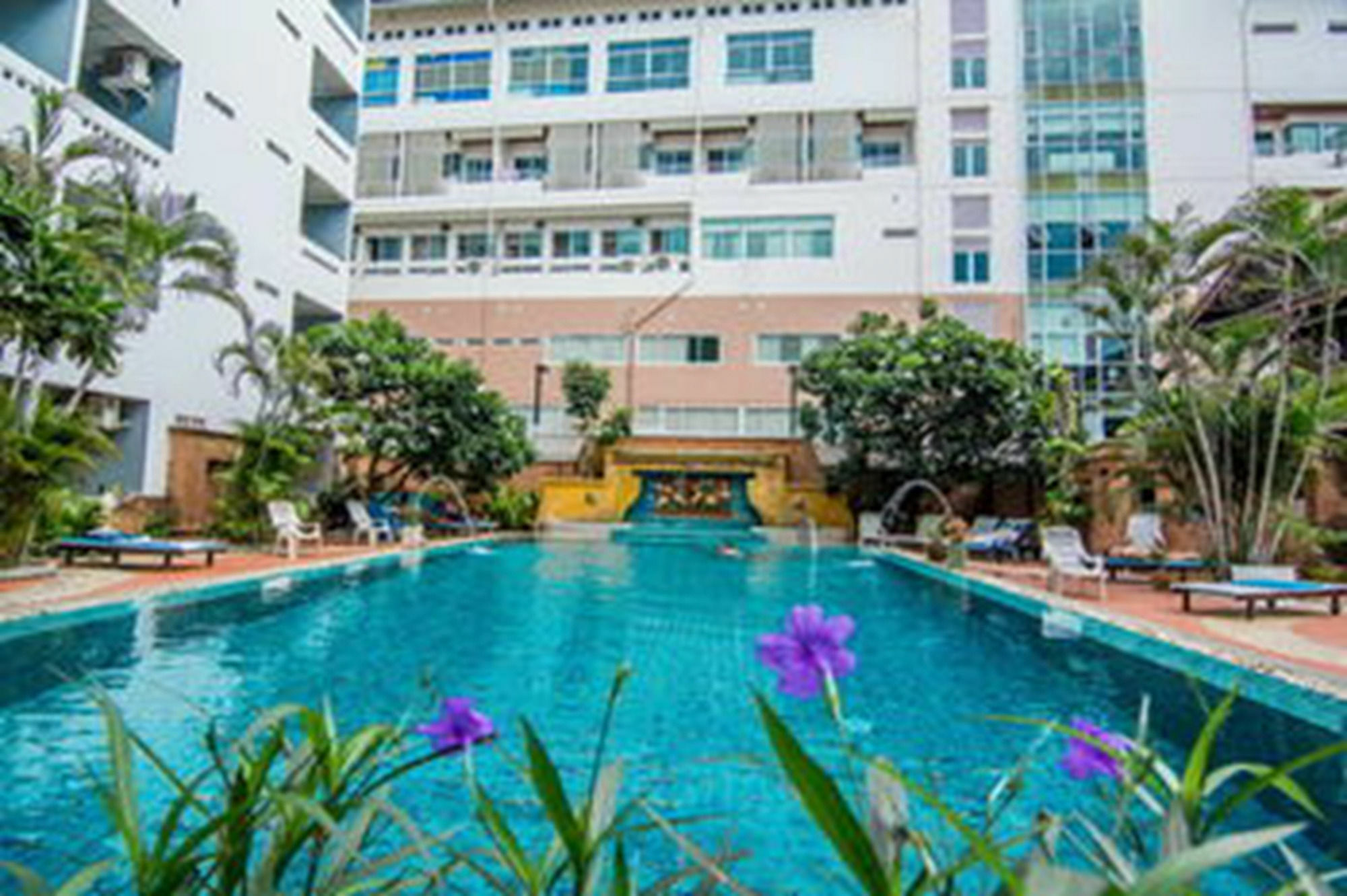 Sutus Court 2 Hotel Патая Екстериор снимка