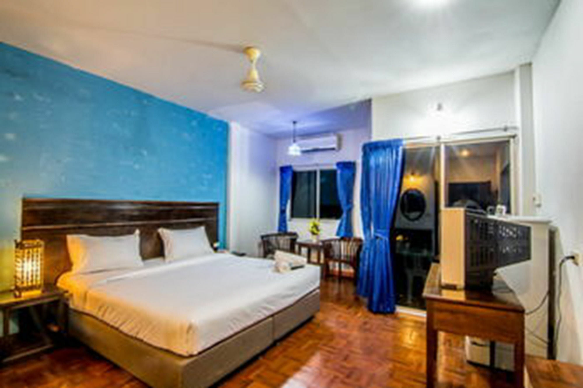 Sutus Court 2 Hotel Патая Екстериор снимка