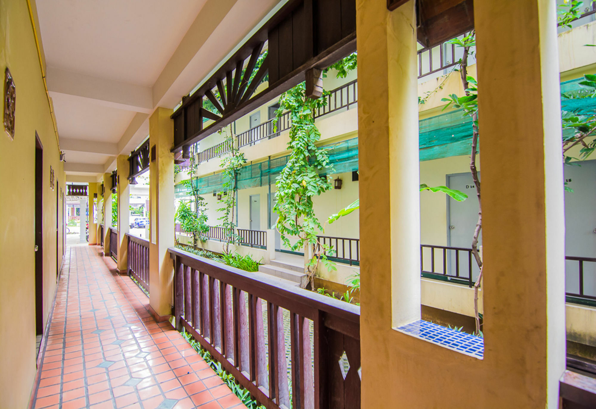 Sutus Court 2 Hotel Патая Екстериор снимка