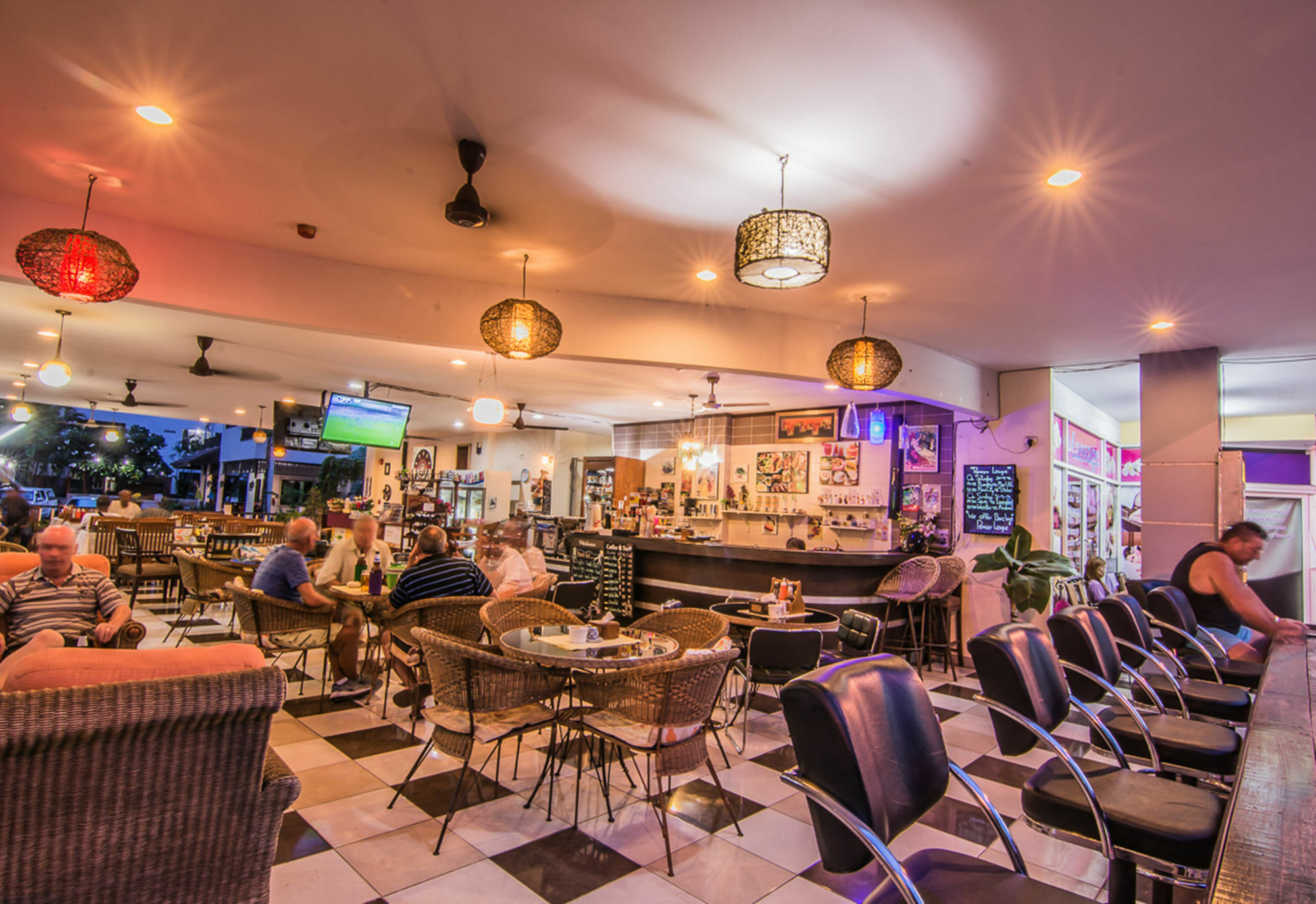 Sutus Court 2 Hotel Патая Екстериор снимка