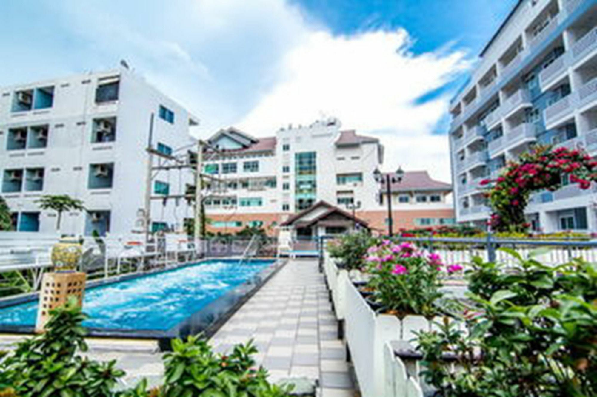 Sutus Court 2 Hotel Патая Екстериор снимка