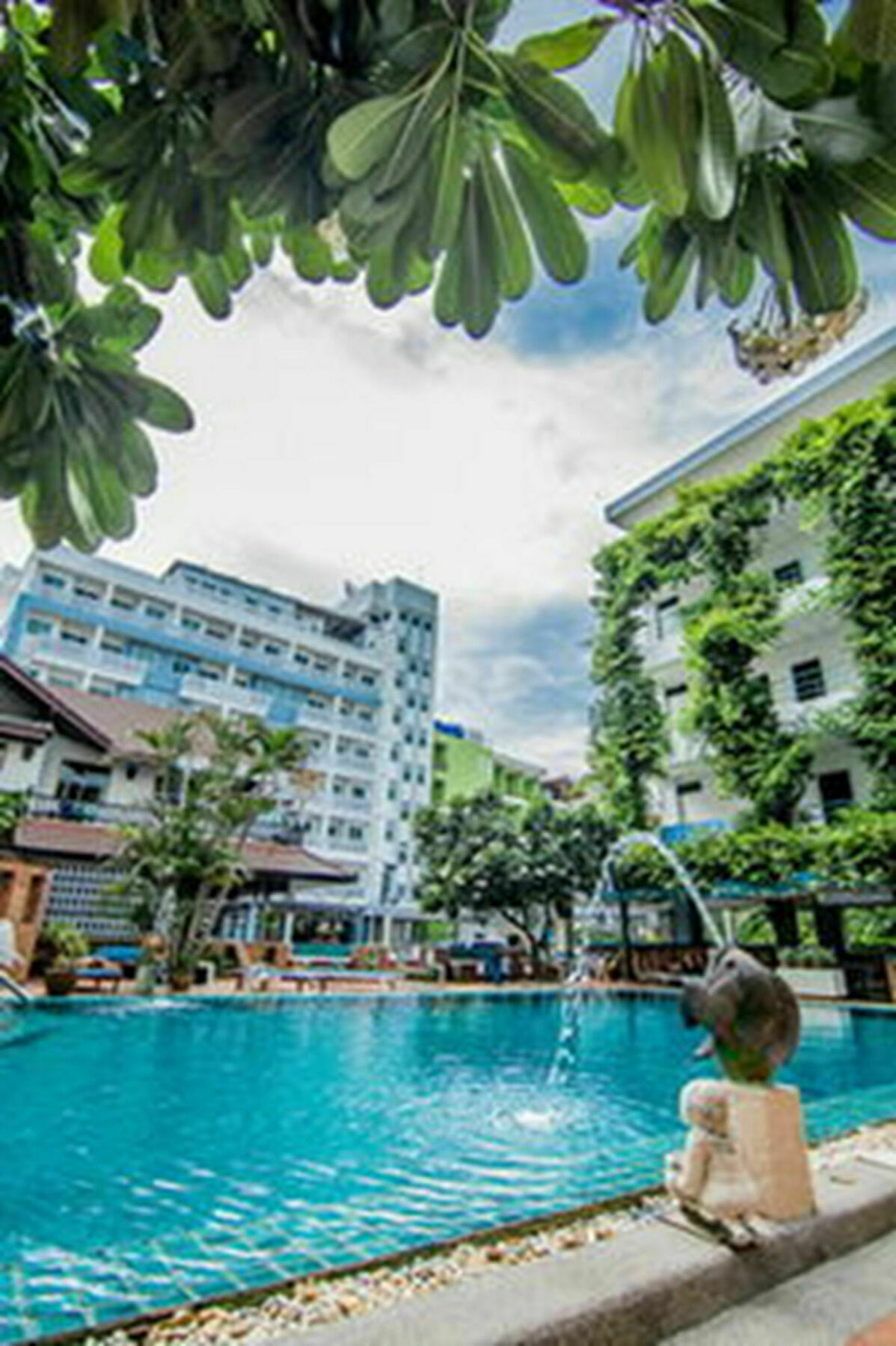 Sutus Court 2 Hotel Патая Екстериор снимка