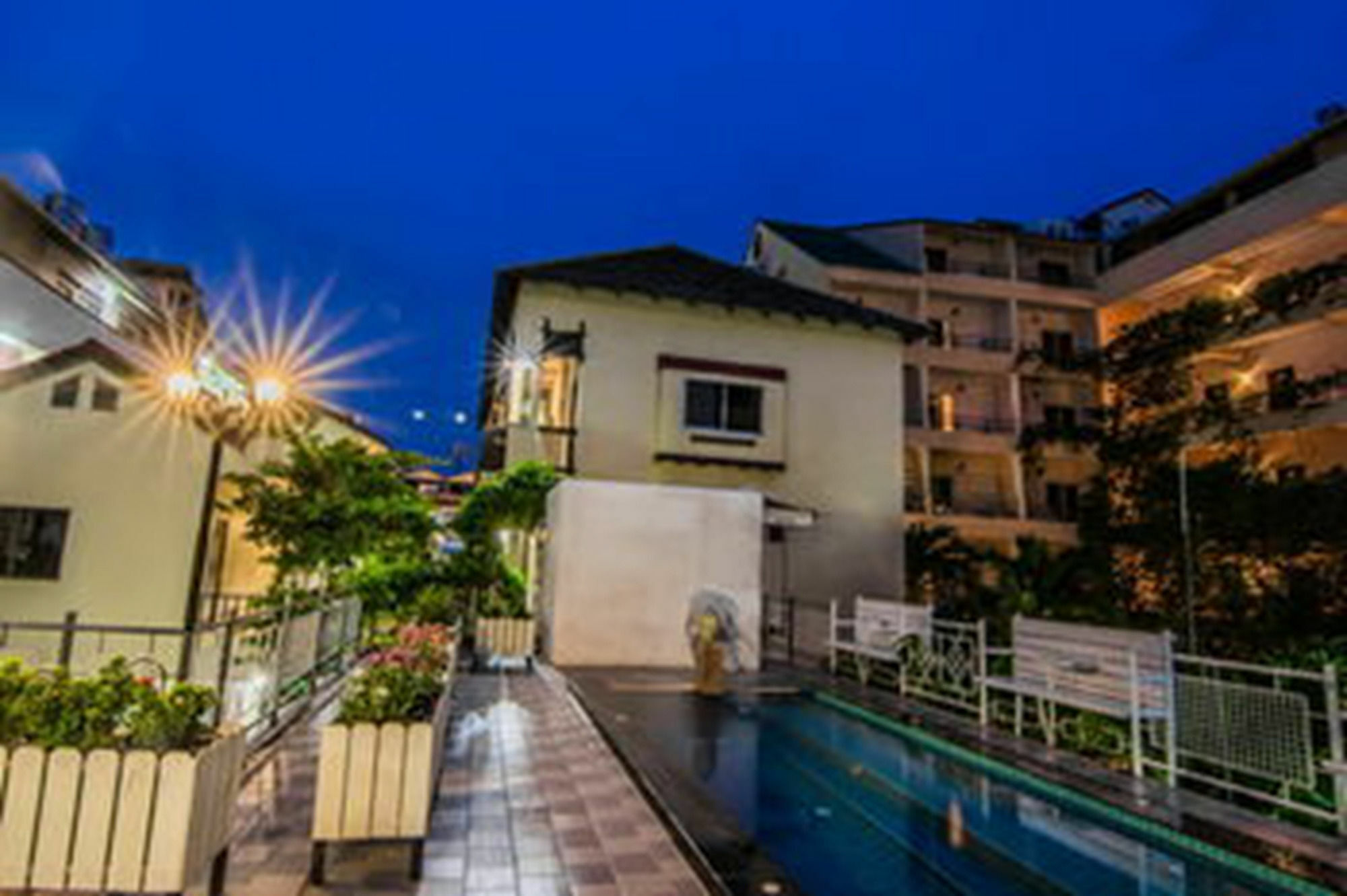 Sutus Court 2 Hotel Патая Екстериор снимка